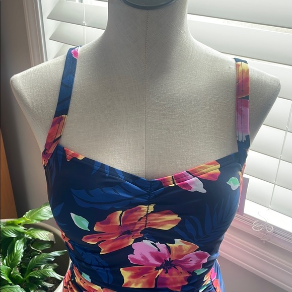Lands End Floral One Piece Swimsuit Navy Blue,Pink Floral New size small - Picture 3 of 9